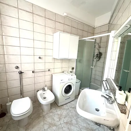 Daire Entire Private 12 Minutes From Duomo Milano